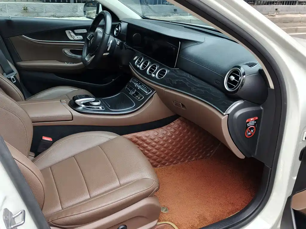 Mercedes-Benz E-Class 2018 — фото 14