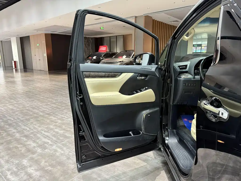 Toyota Vellfire 2020 — фото 13