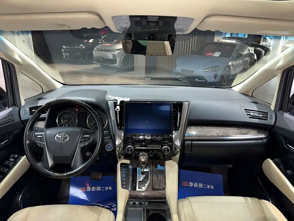 Toyota Vellfire 2020 — фото 10