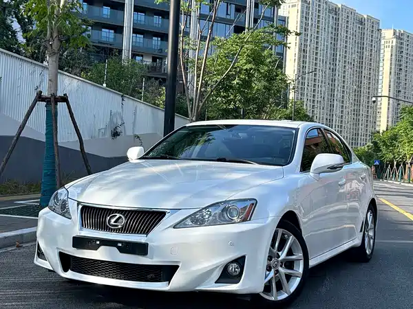 Lexus IS 2012