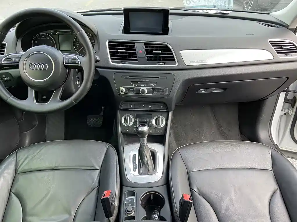 Audi Q3 2014 — фото 11