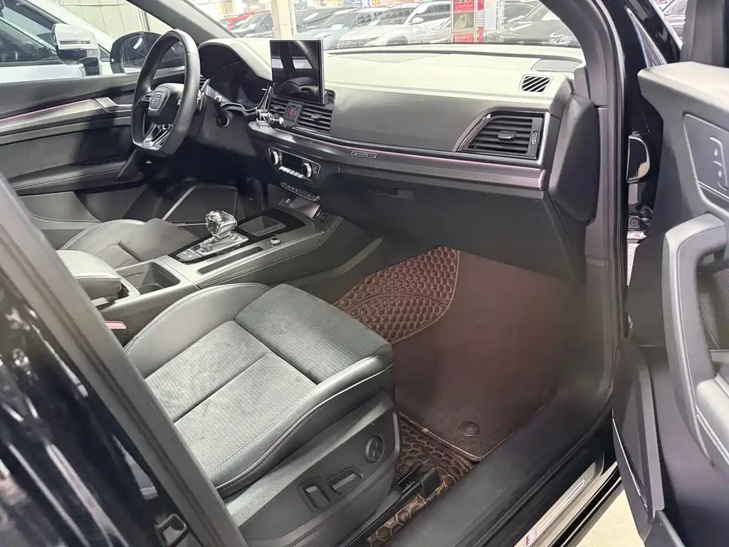 Audi Q5L Sportback 2022 — фото 21