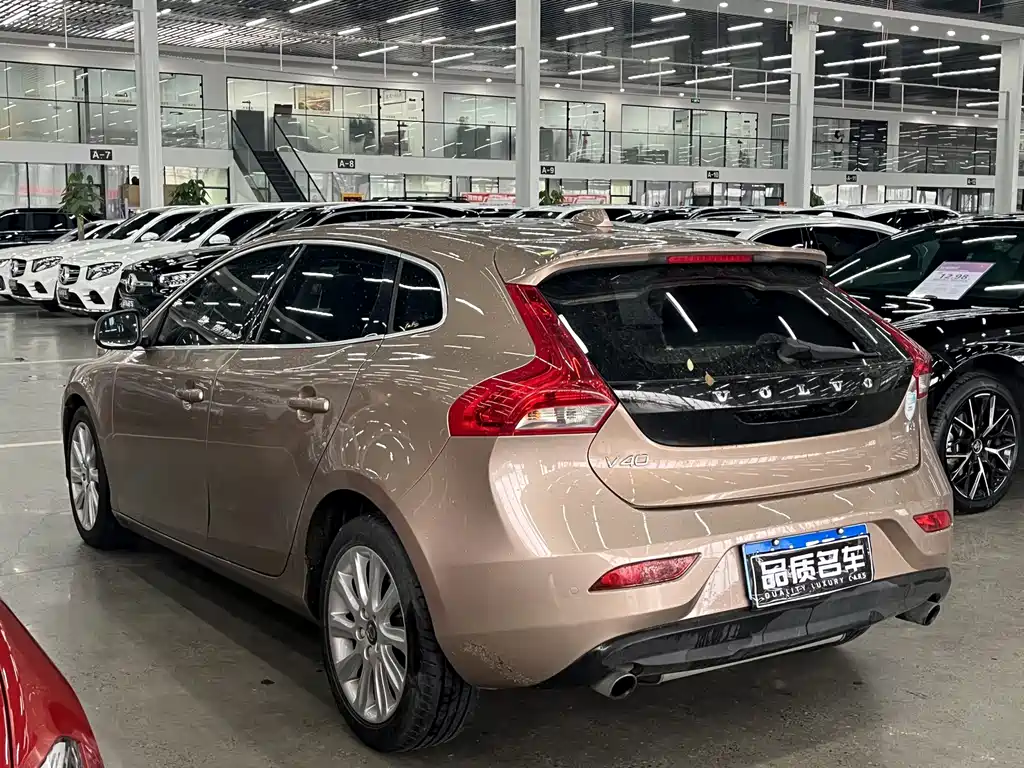 Volvo V40 2016 — фото 8