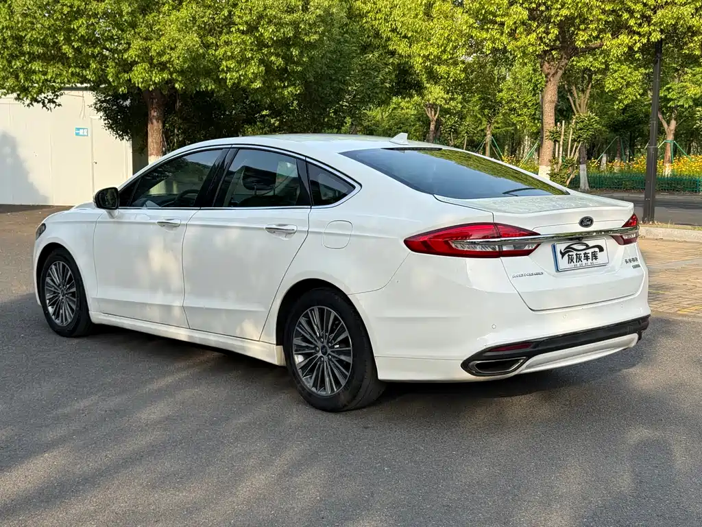 Ford Mondeo 2018 — фото 9
