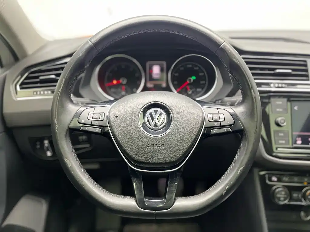 Volkswagen Tiguan L 2019 — фото 8