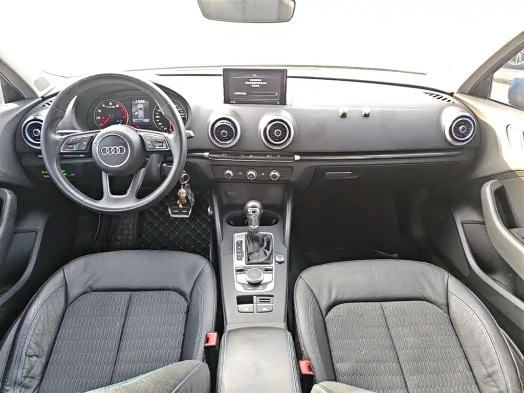 Audi A3 2018 — фото 10