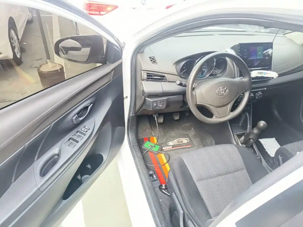 Toyota Vios 2015 — фото 16
