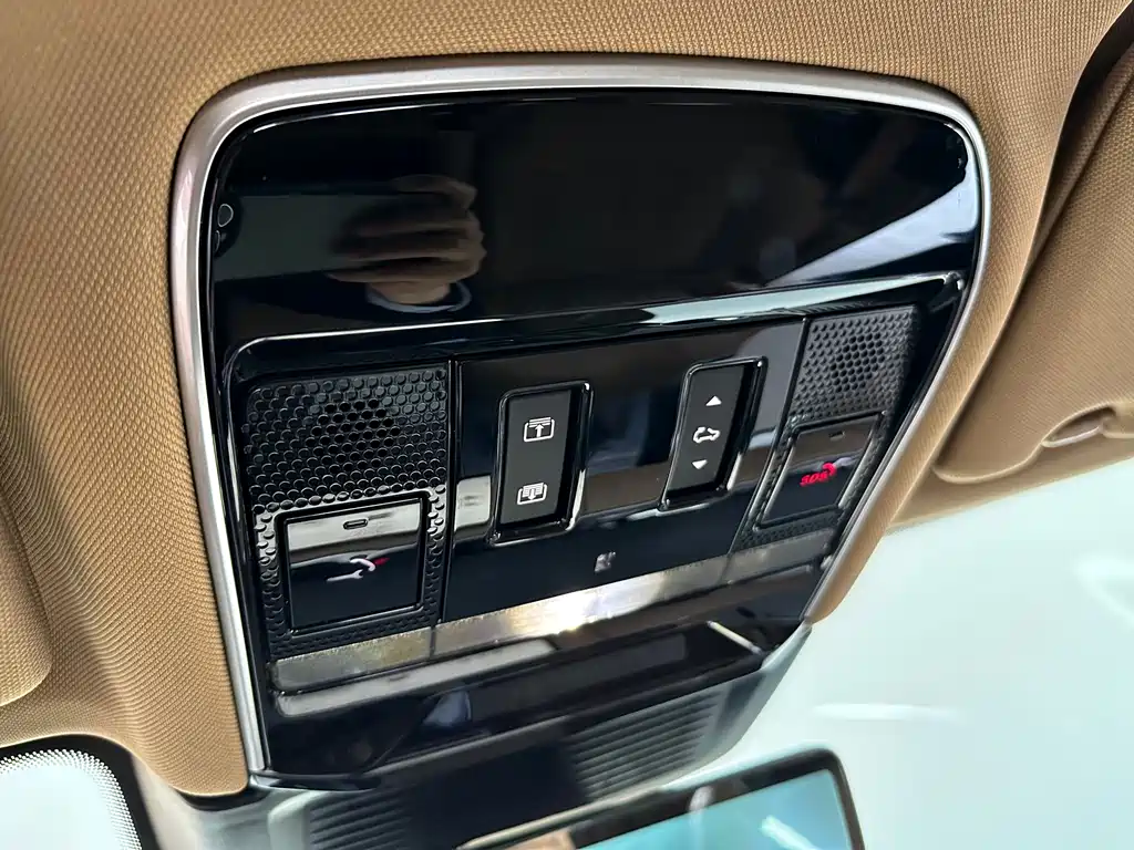 Land Rover Range Rover 2024 — фото 16