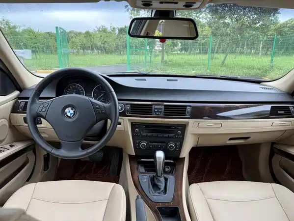 BMW 3 Series 2011