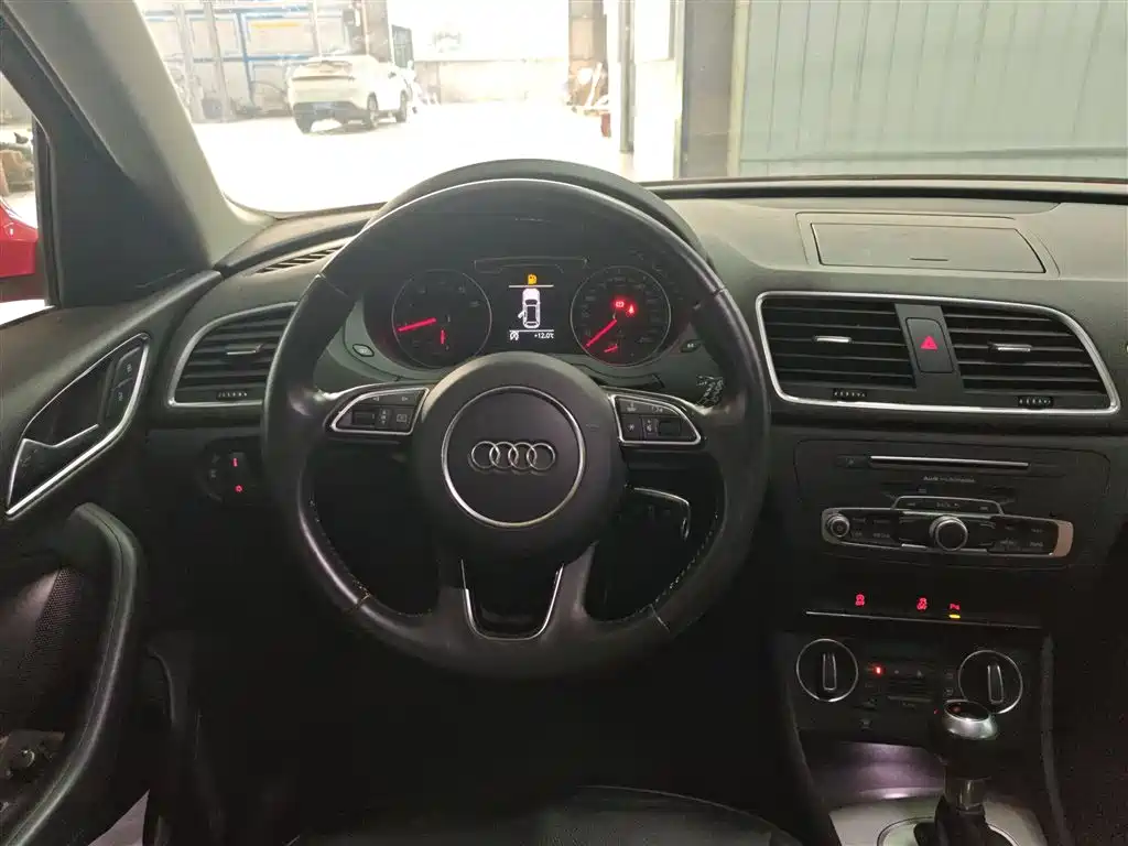 Audi Q3 2019 — фото 11