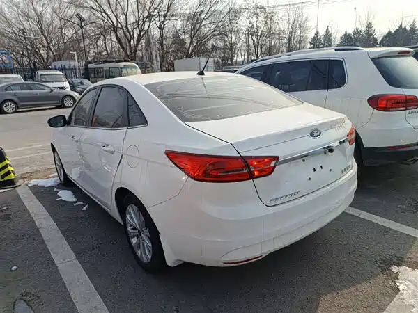 Ford Escort 2015