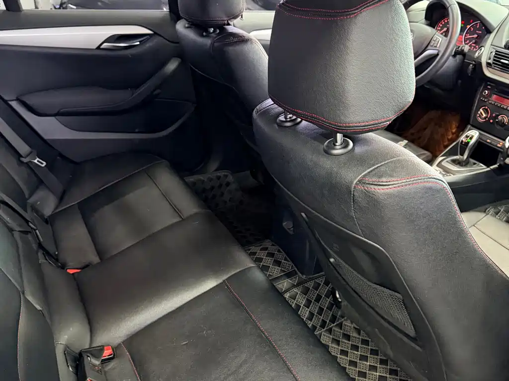 BMW X1 2014 — фото 18