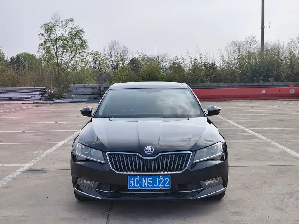 Skoda Superb 2018 — фото 2