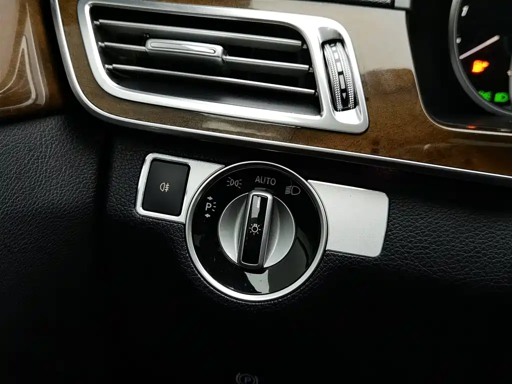 Mercedes-Benz E-Class 2014 — фото 21