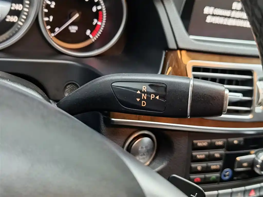 Mercedes-Benz E-Class 2014 — фото 13