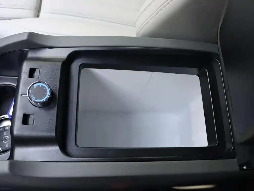 Mercedes-Benz V-Class 2025 — фото 13