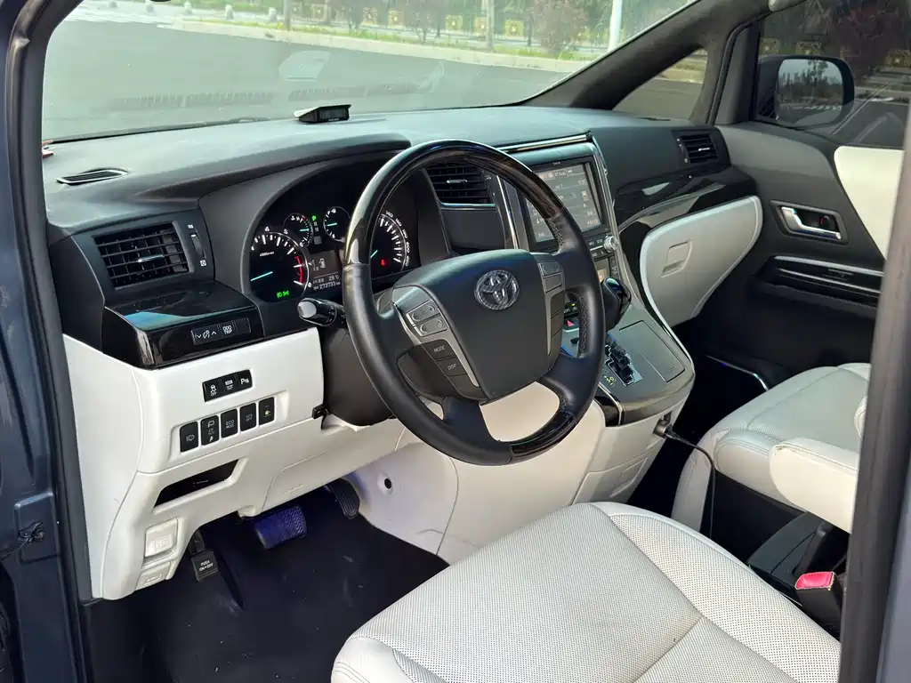 Toyota Alphard 2012 — фото 9