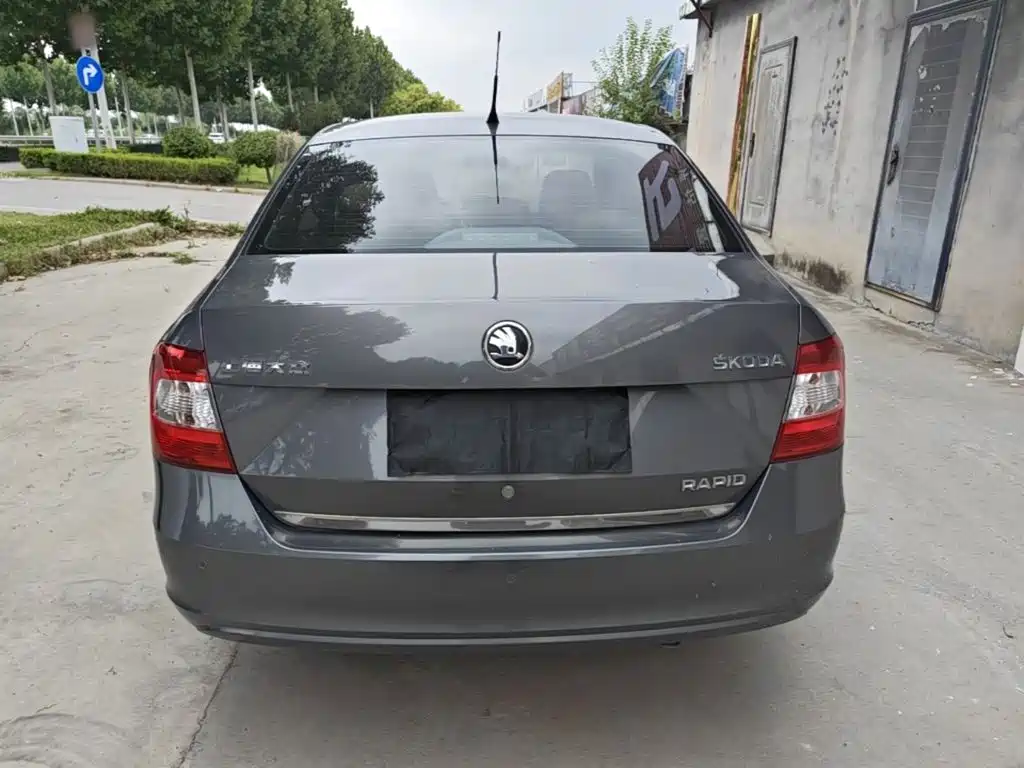 Skoda Rapid 2015 — фото 6