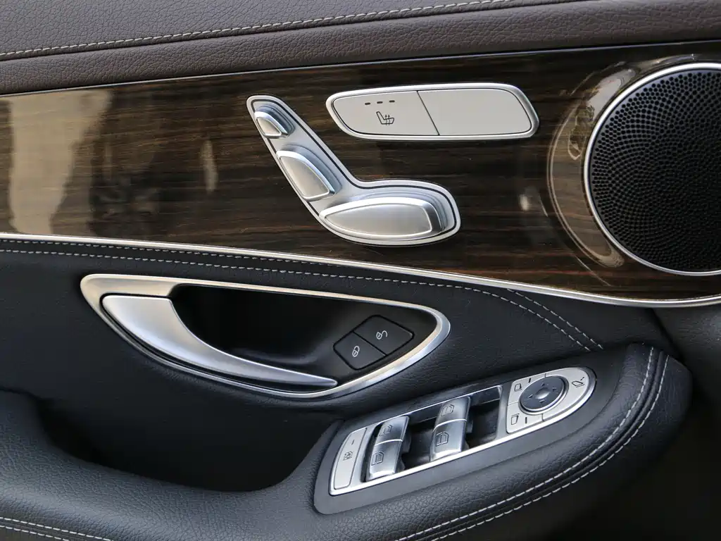 Mercedes-Benz GLC 2018 — фото 13