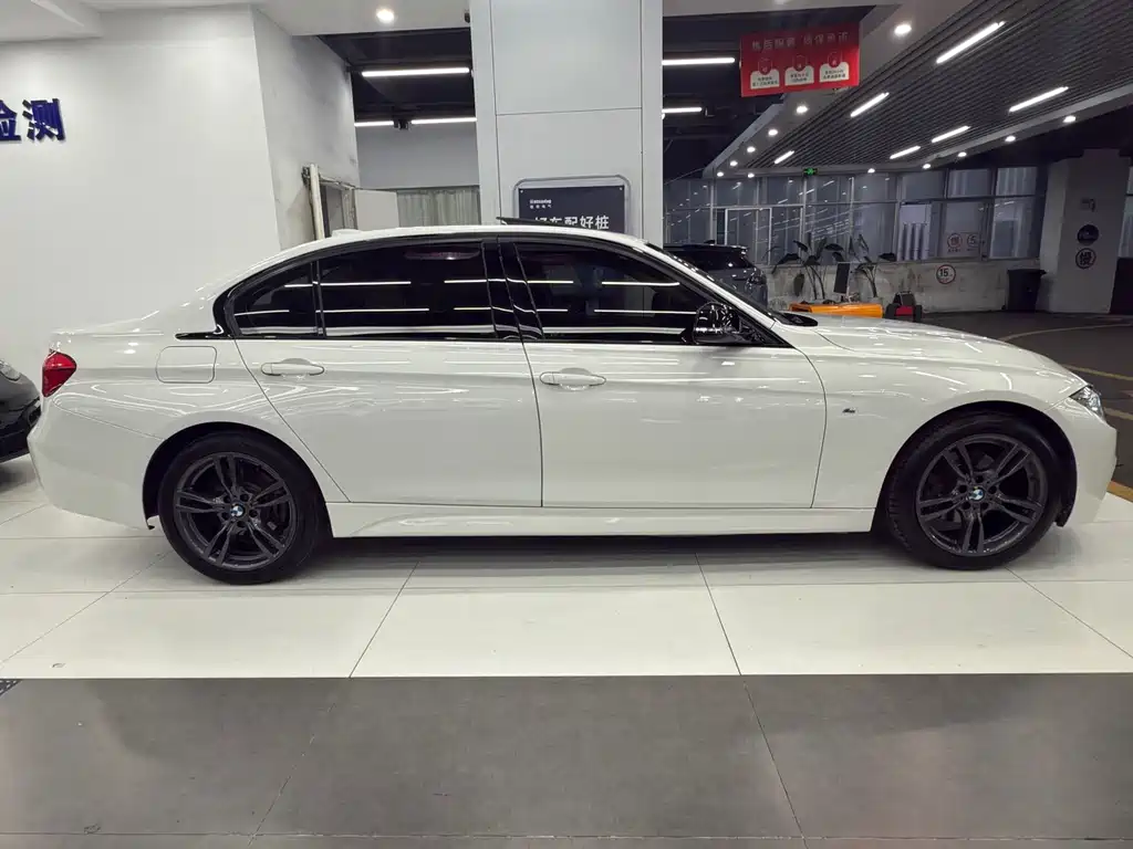 BMW 3 Series 2018 — фото 12