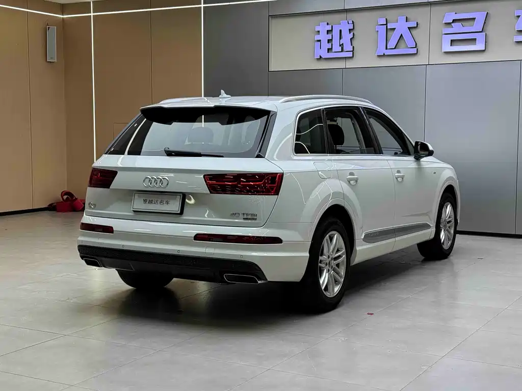 Audi Q7 2019 — фото 21