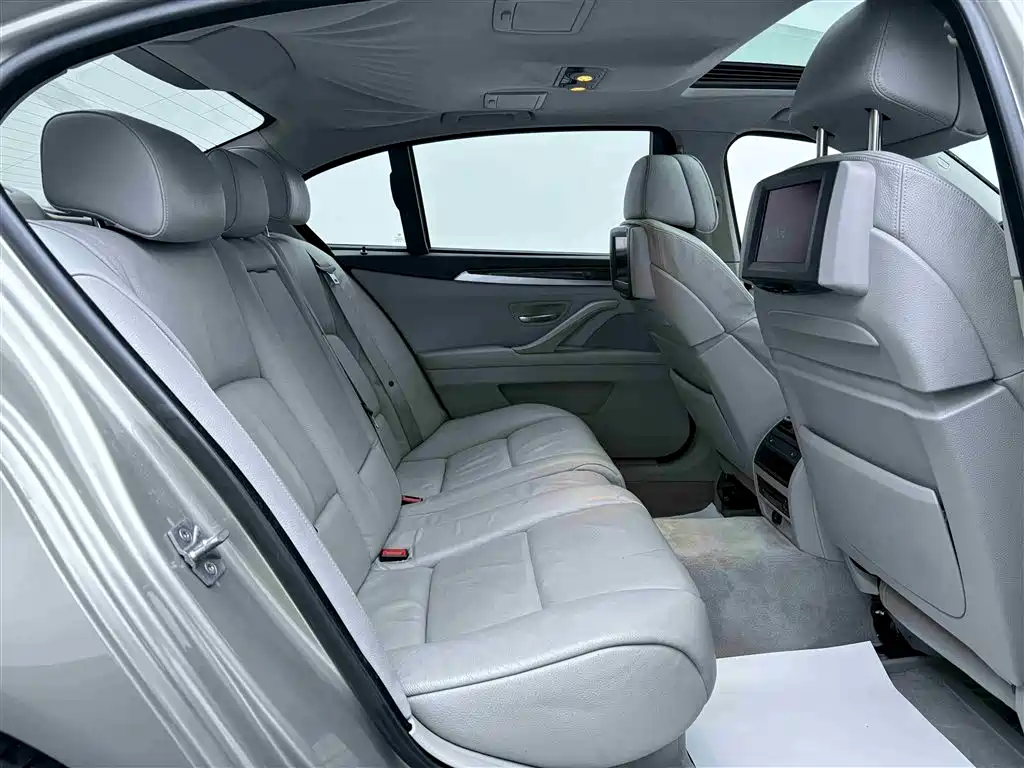 BMW 5 Series 2010 — фото 13