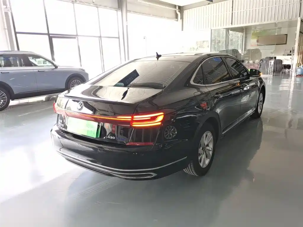 Volkswagen Passat PHEV 2023 — фото 5