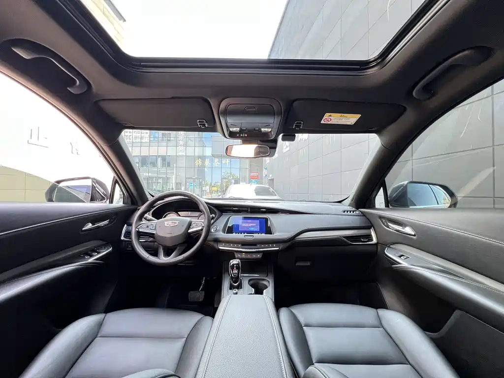 Cadillac XT4 2023 — фото 6