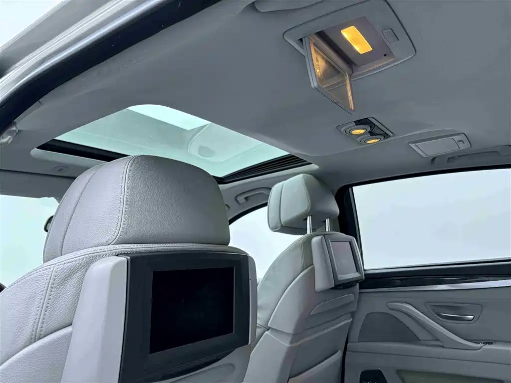 BMW 5 Series 2010 — фото 19