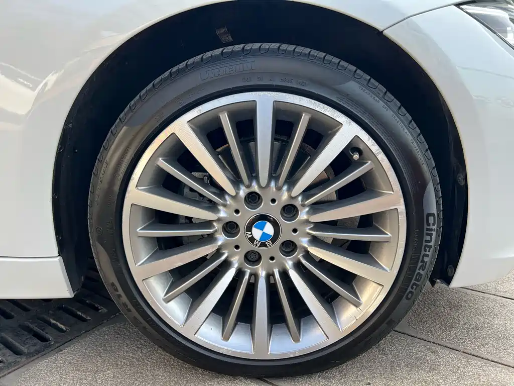 BMW 3 Series 2018 — фото 29