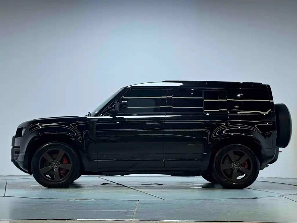 Land Rover Defender 2023 — фото 15
