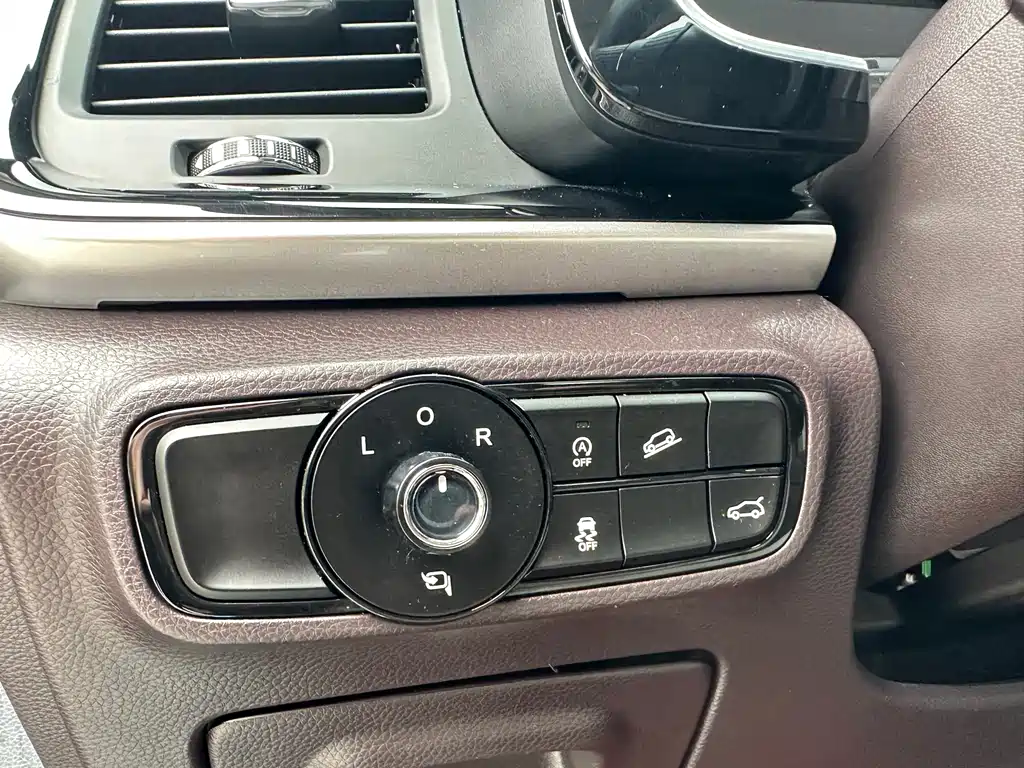 GAC Motor Trumpchi M8 2021 — фото 23