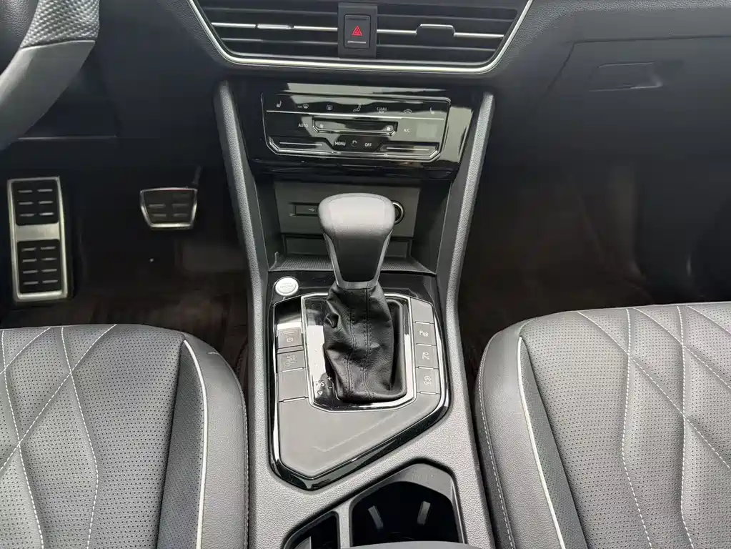 Volkswagen Tiguan L 2023 — фото 10