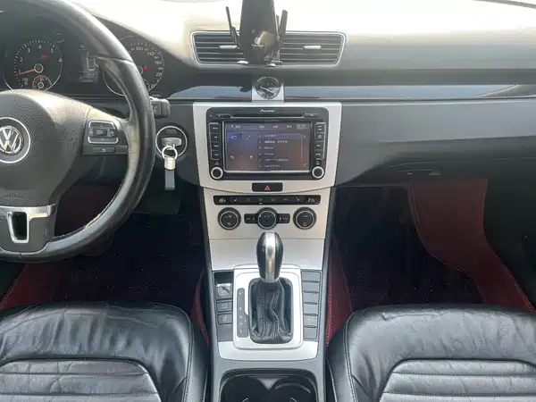 Volkswagen Magotan 2013