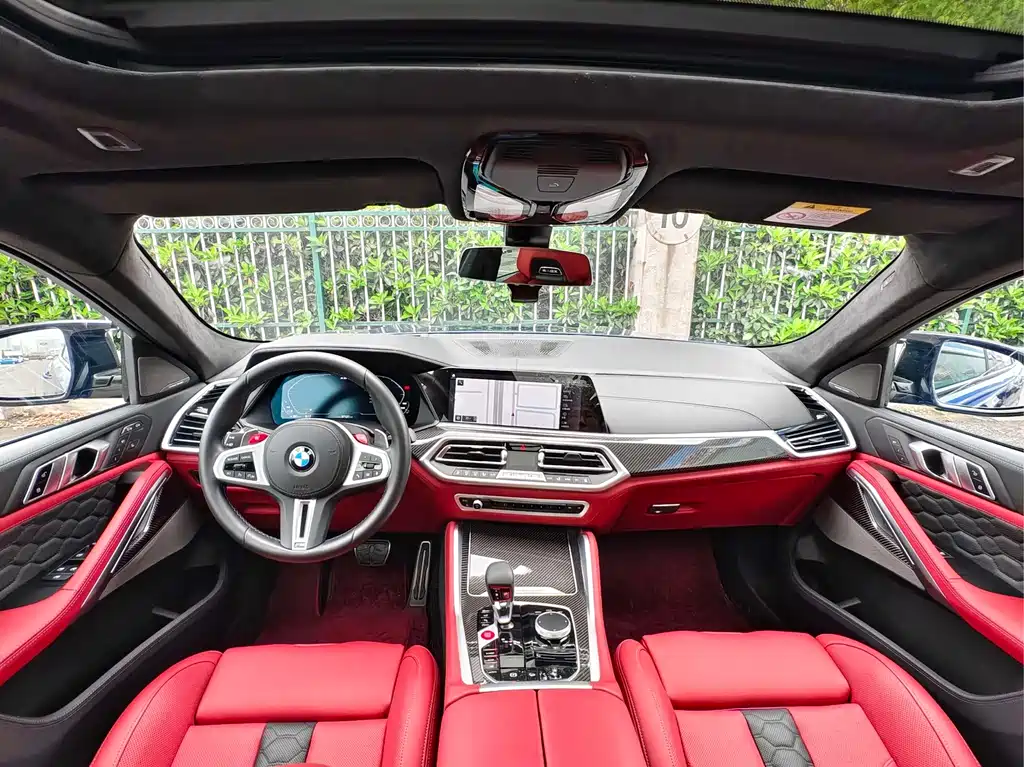 BMW X6 M 2023 — фото 19