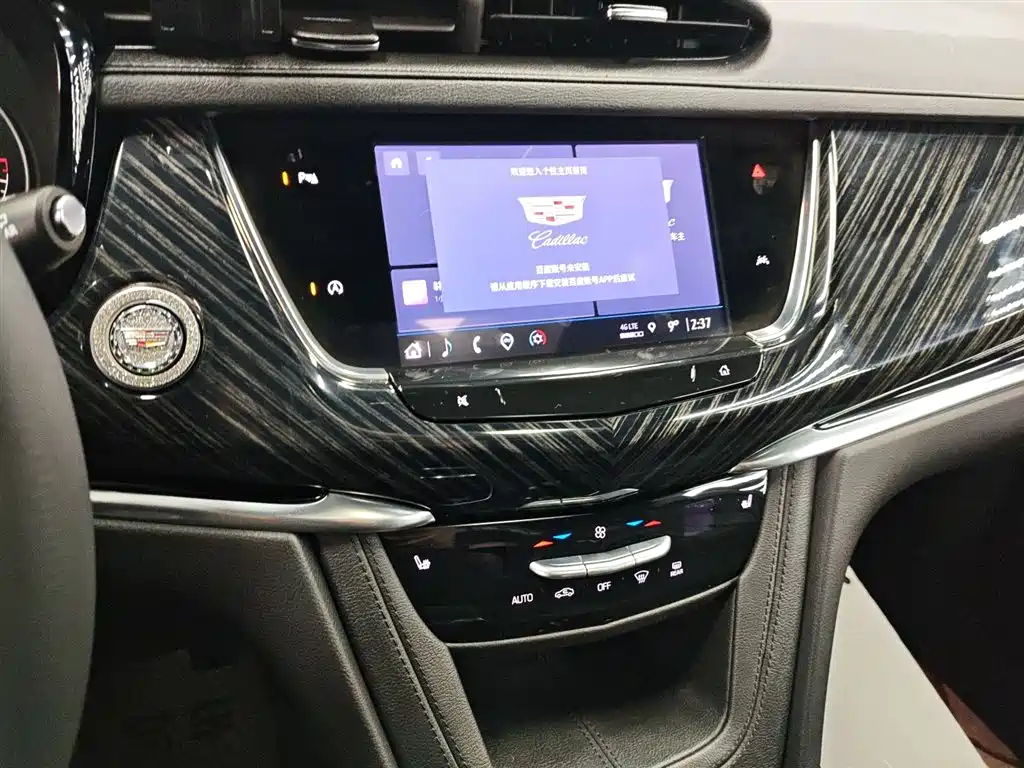 Cadillac XT6 2023 — фото 12