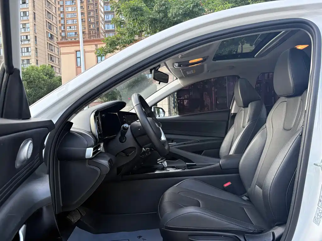 Hyundai Elantra 2024