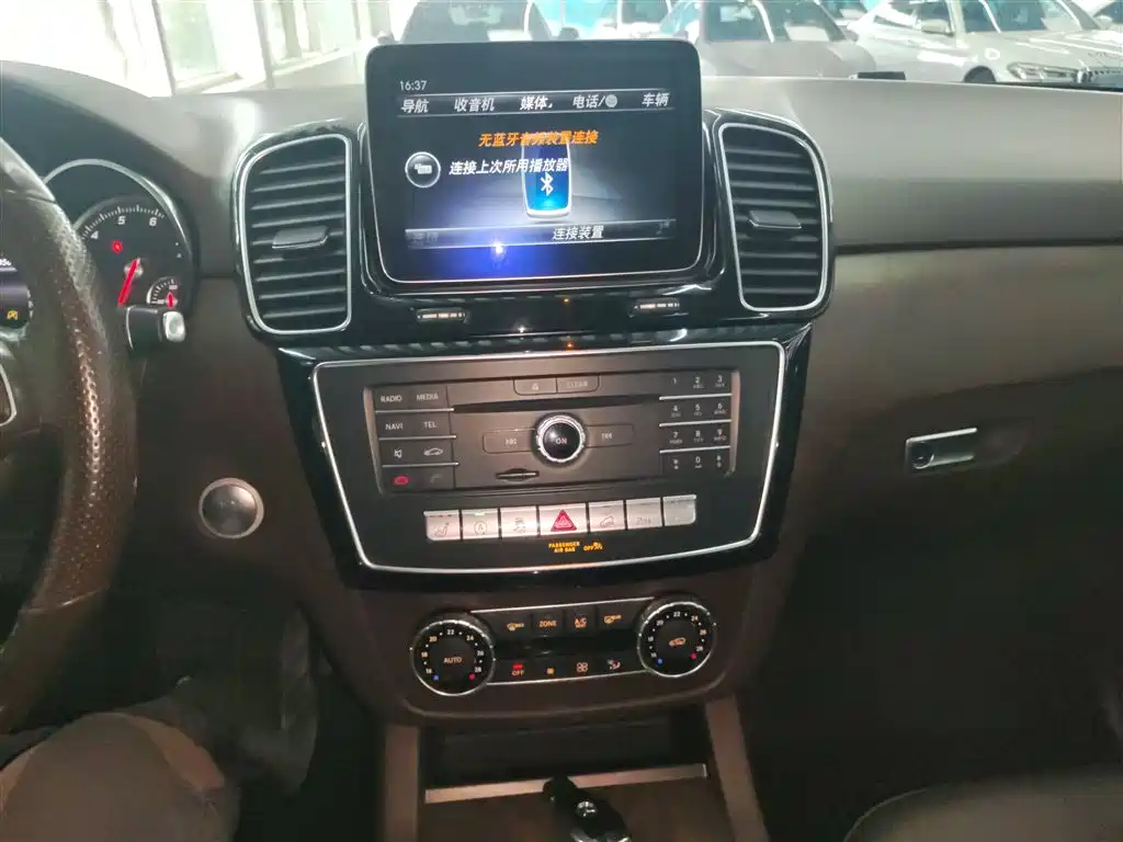 Mercedes-Benz GLE 2017 — фото 13