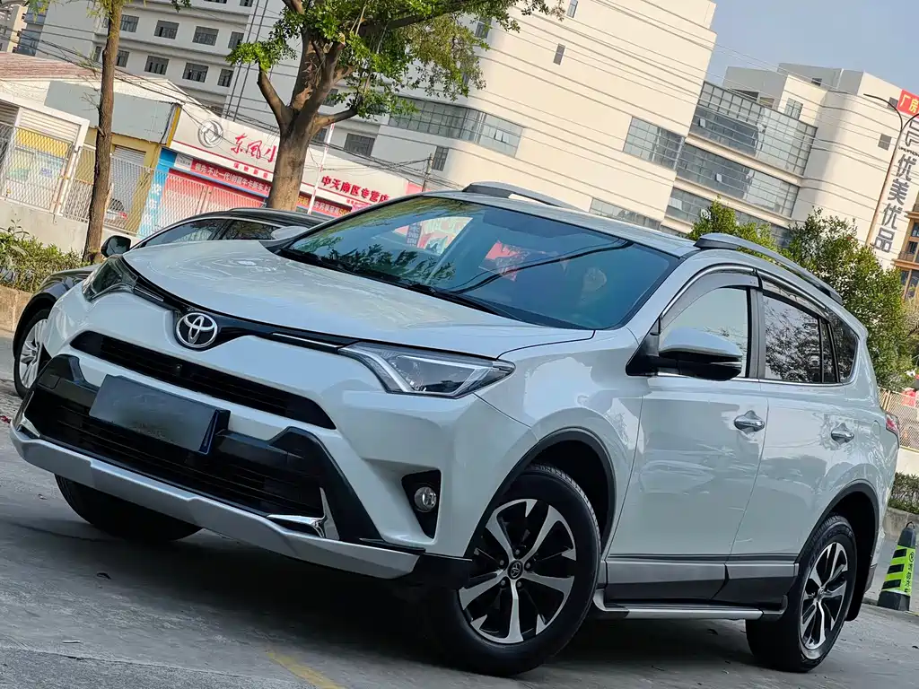 Toyota RAV4 2017 — фото 2
