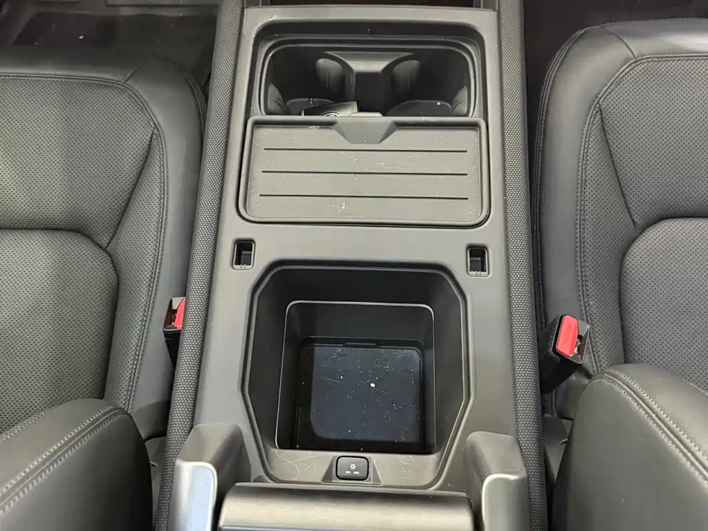 Land Rover Defender 2023 — фото 18