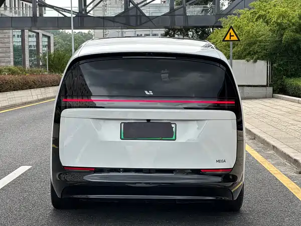 Li Auto MEGA 2025