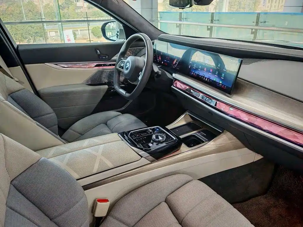 BMW i7 2022 — фото 15