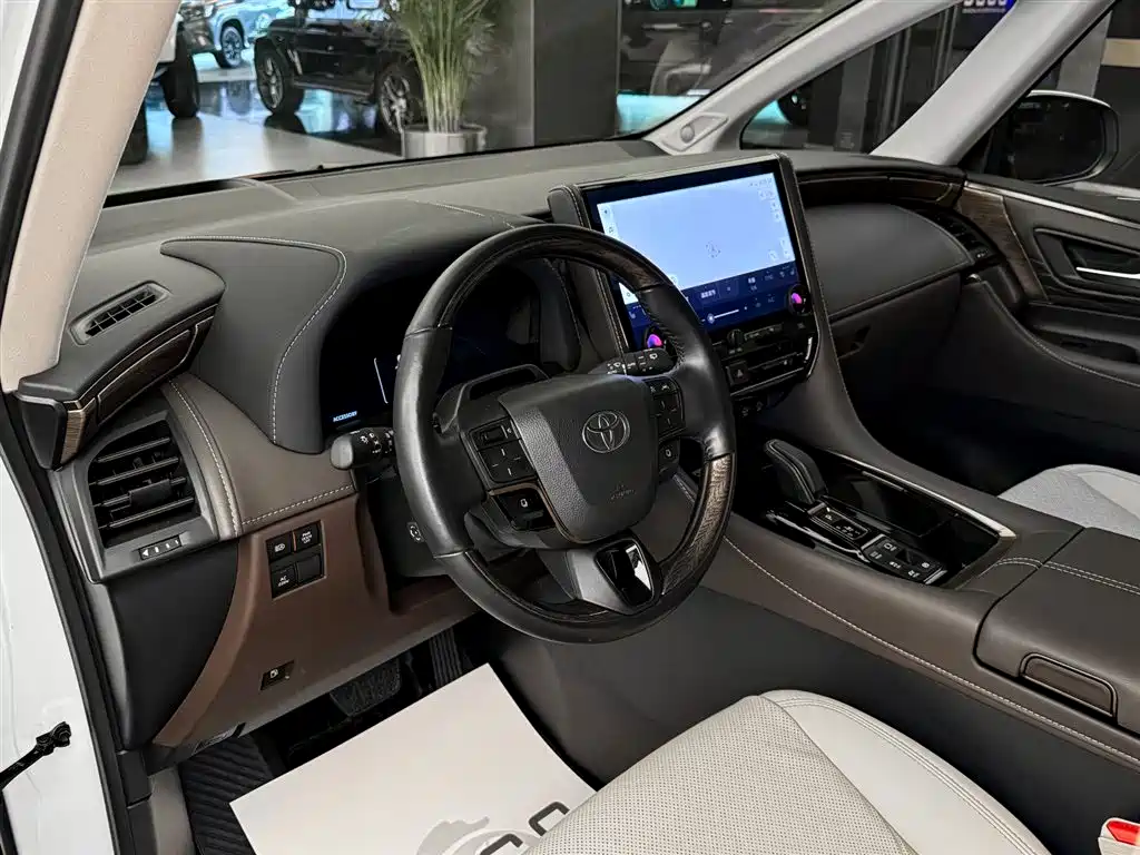 Toyota Alphard 2024