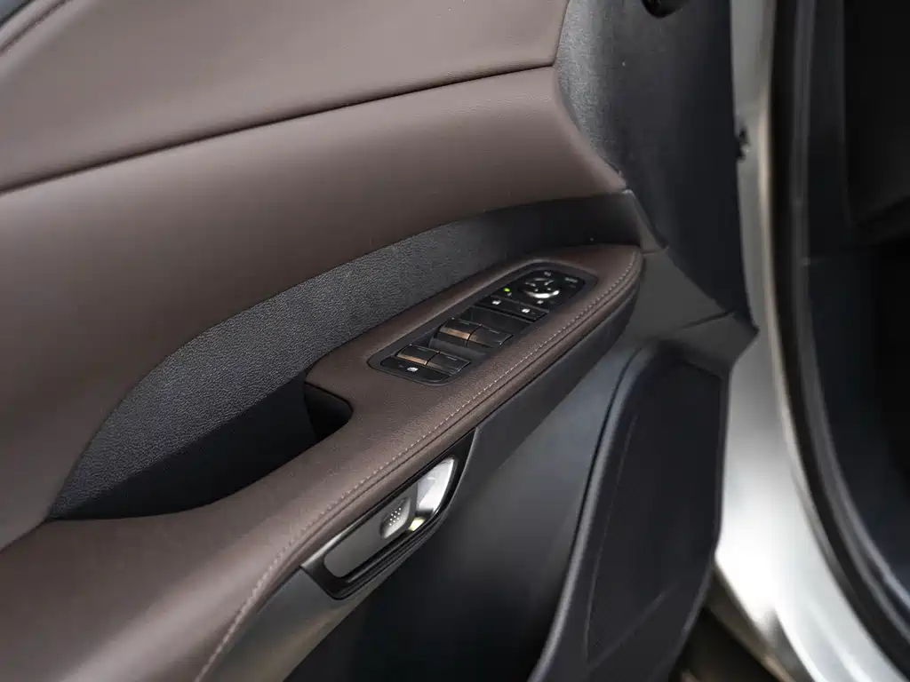 Lexus RX 2025 — фото 18