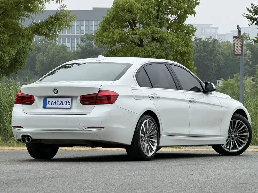 BMW 3 Series 2019 — фото 16