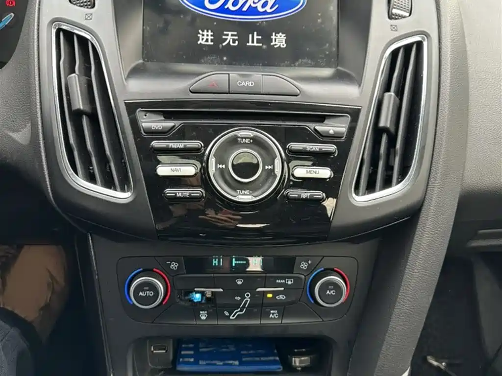 Ford Focus 2019 — фото 17