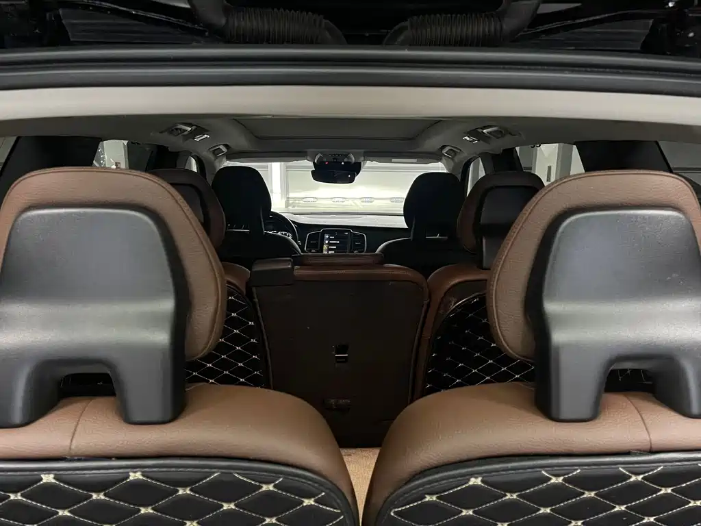 Volvo XC90 2020 — фото 18