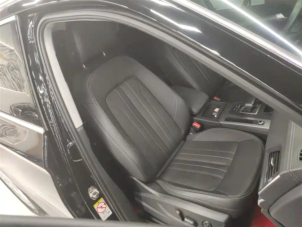 Audi Q5L 2023 — фото 25