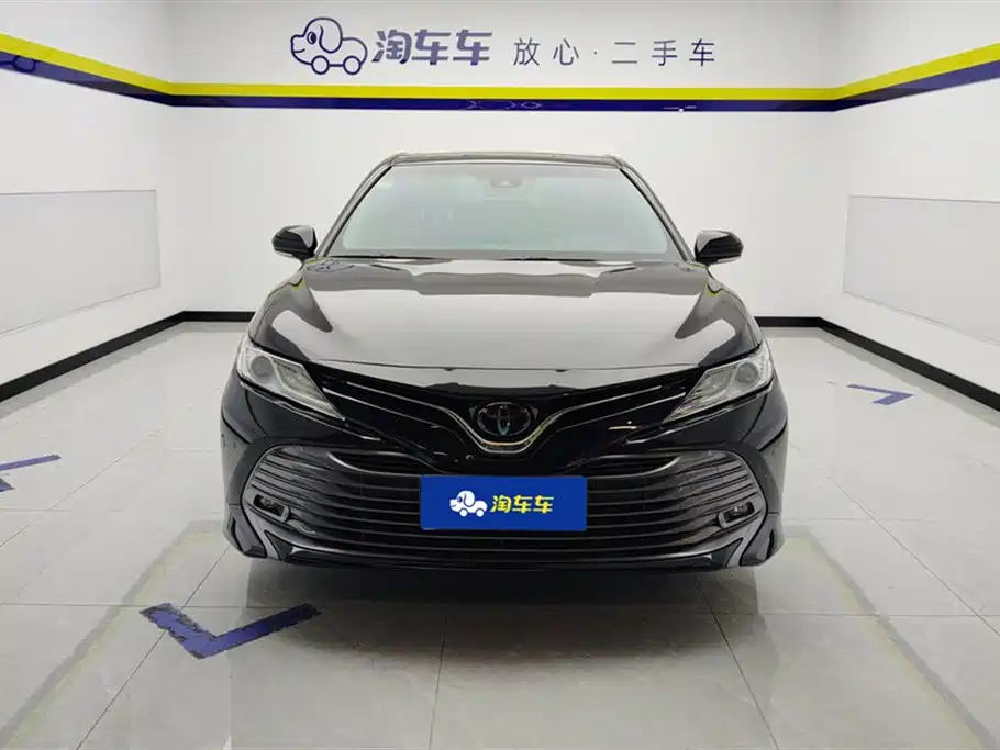Toyota Camry 2021 — фото 2