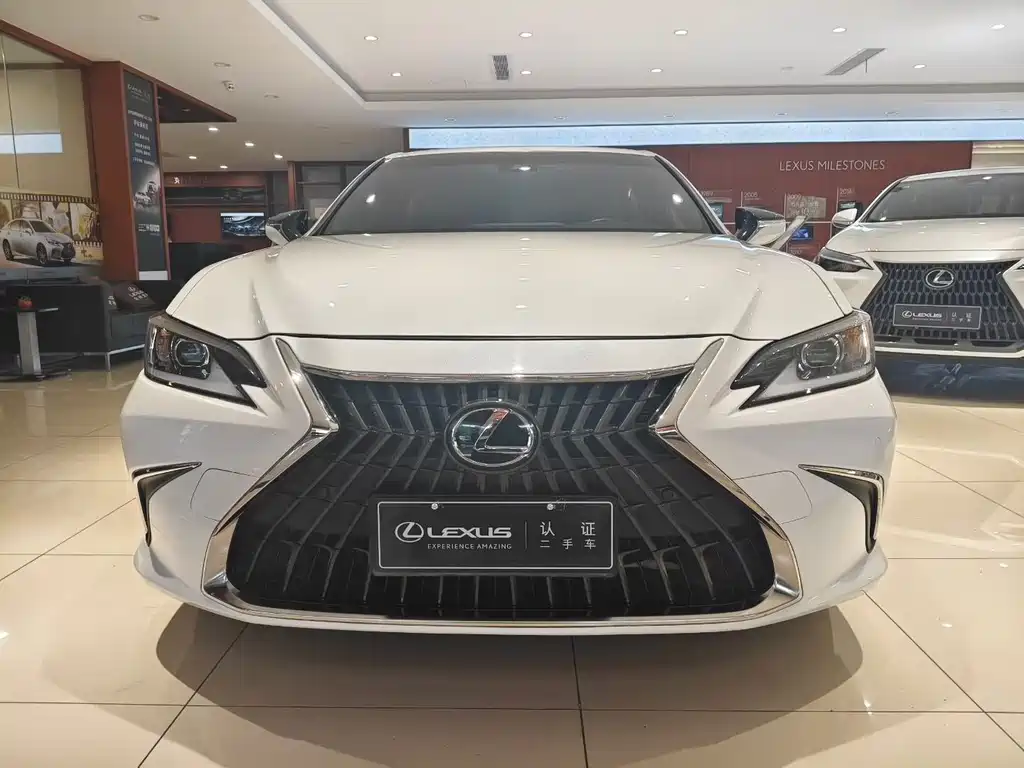 Lexus ES 2024